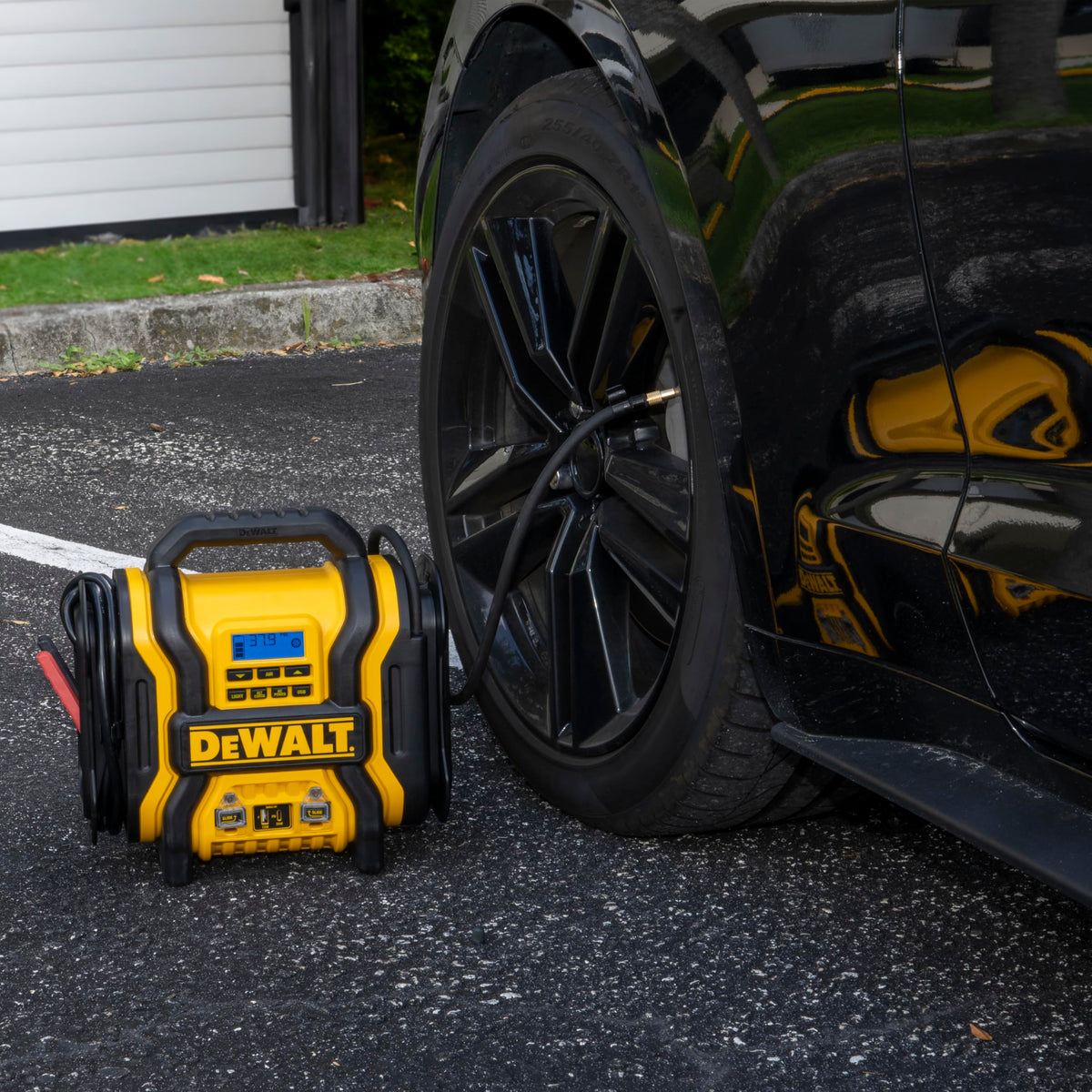 DEWALT DXAEPS14 2000 Peak Amp Jump Starter with 120 PSI Air Inflator